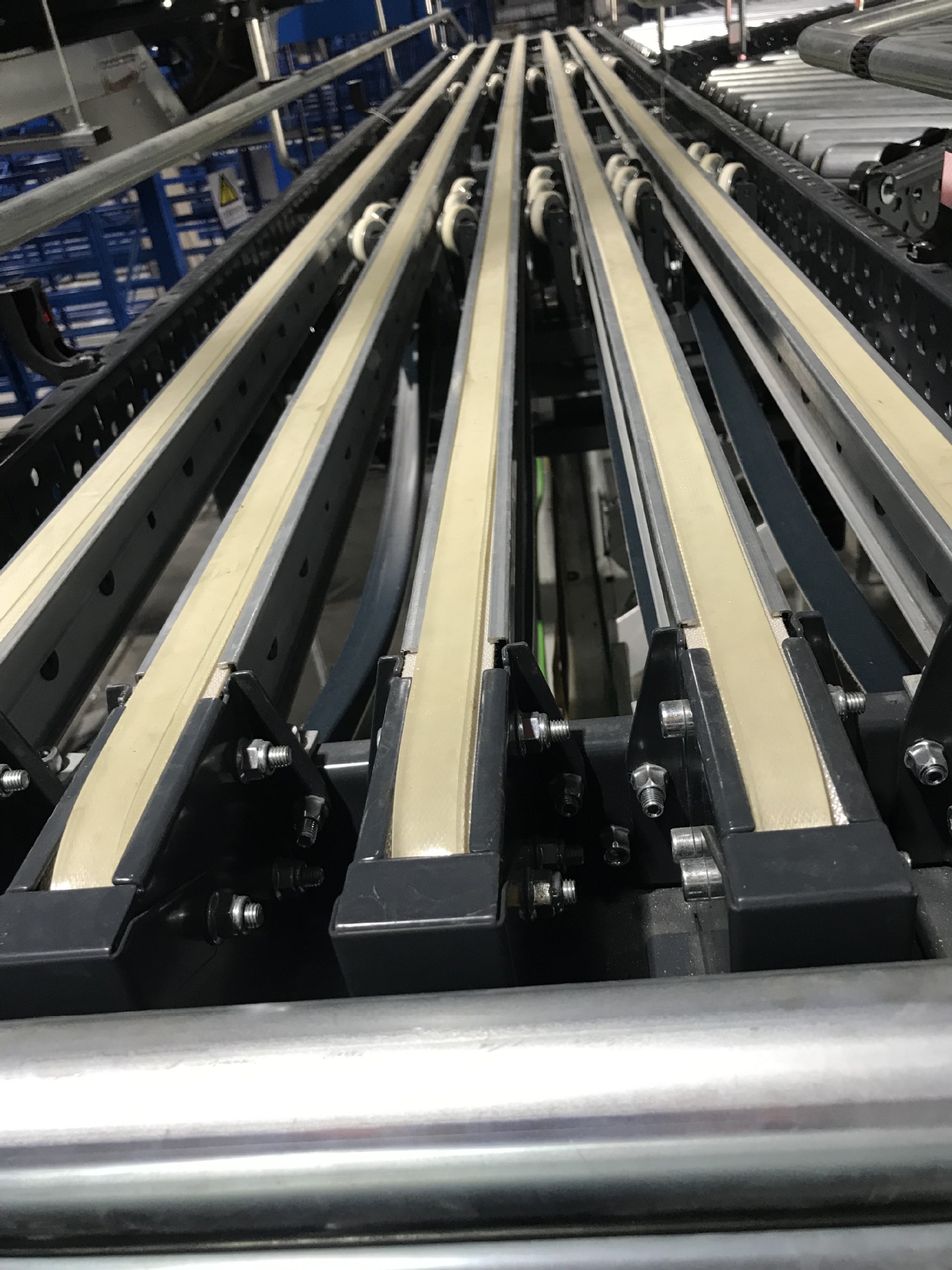 西格林SIEGLING 物流分揀輸送機(jī)E 15/2 UO/V5+F19X8U65導(dǎo)條輸送帶(圖3)