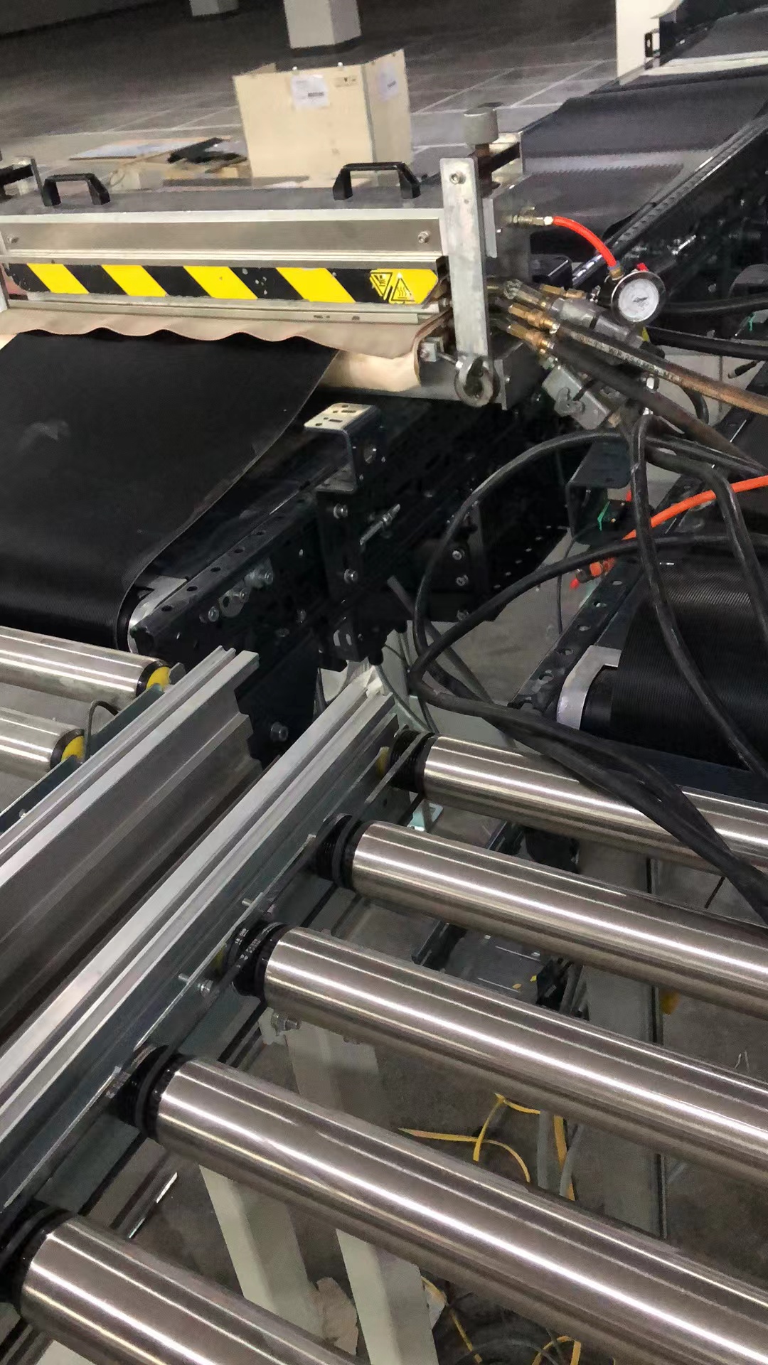 某世界品牌服裝分選基地施工現場(圖3)