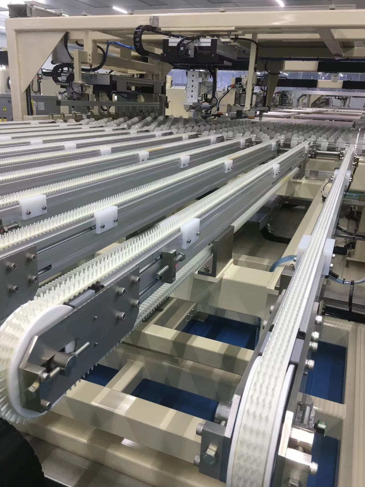 大尺寸液晶板生產車間維修現場(圖1)